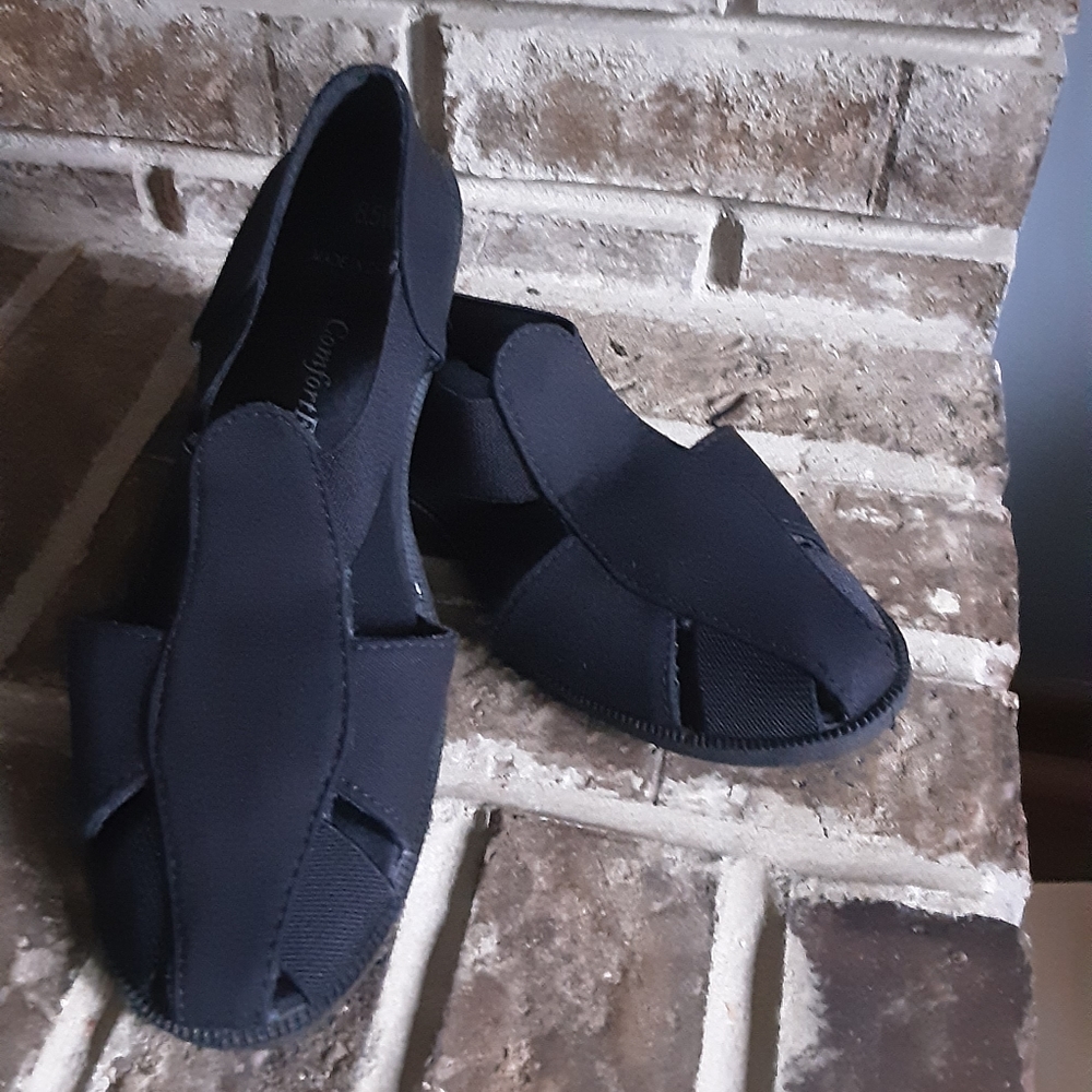 BLACK CANVAS CASUAL SLIP ON SANDAL  8.5W